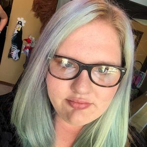 Meet your Posher, Olivia